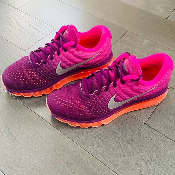 NIKE AIRMAX GYM SHOES - Picture 5 of 6